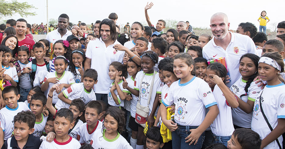 La visita estelar de Falcao García a los niños barranquilleros