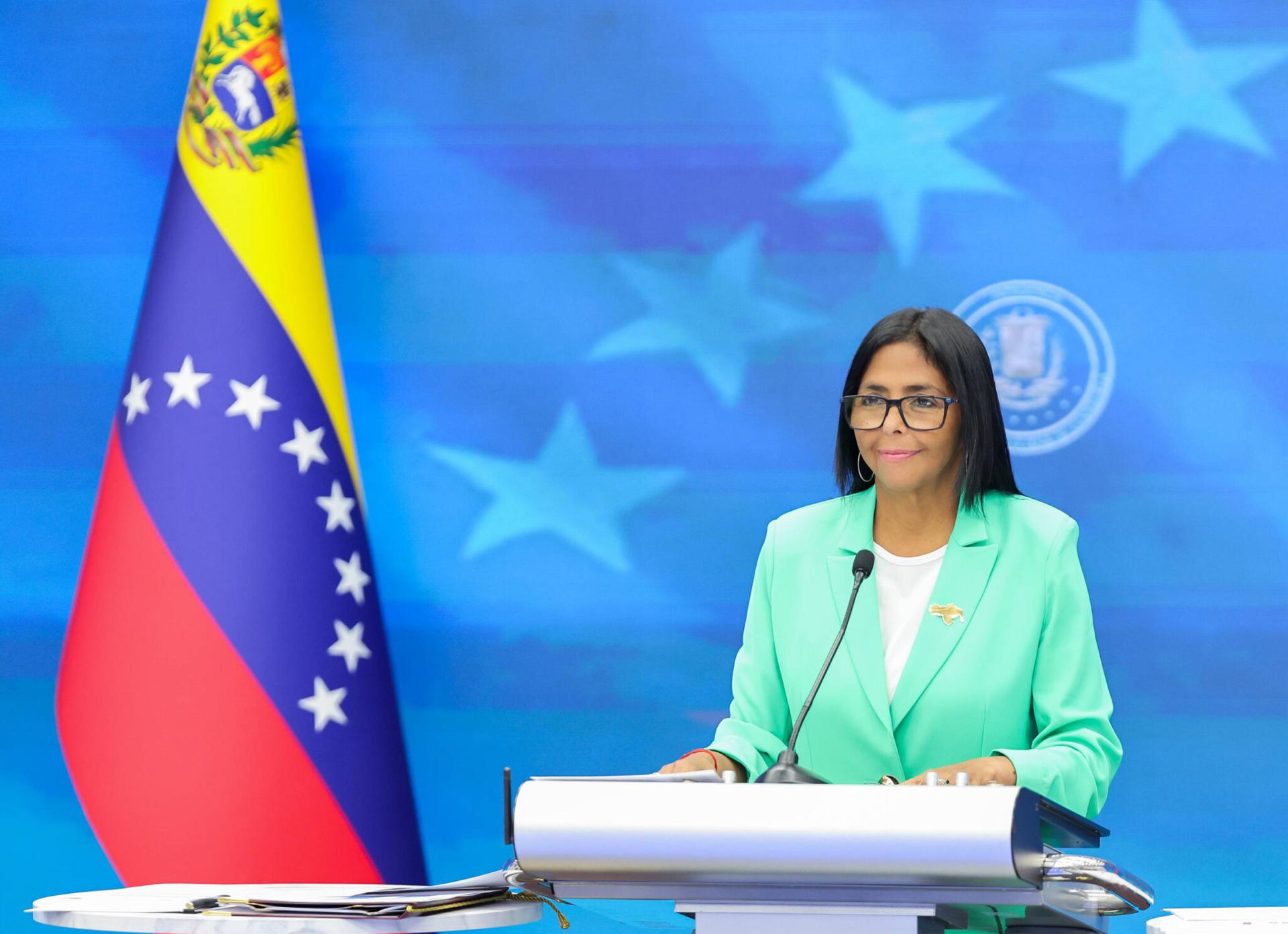 Delcy Rodríguez promete aumento del salario mínimo en Venezuela y reformas tributarias
