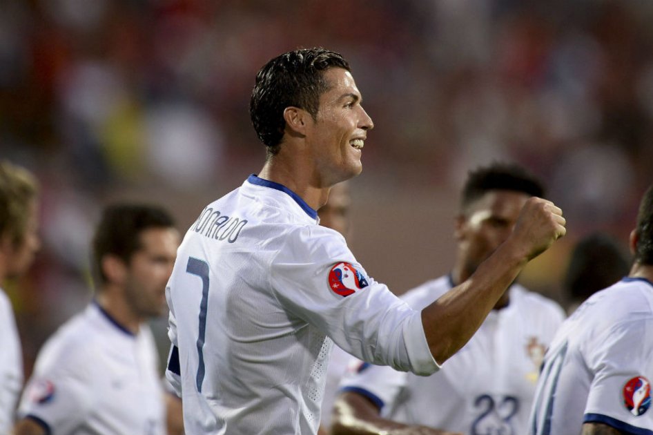 Triplete de Cristiano Ronaldo acerca a Portugal a la Eurocopa 2016