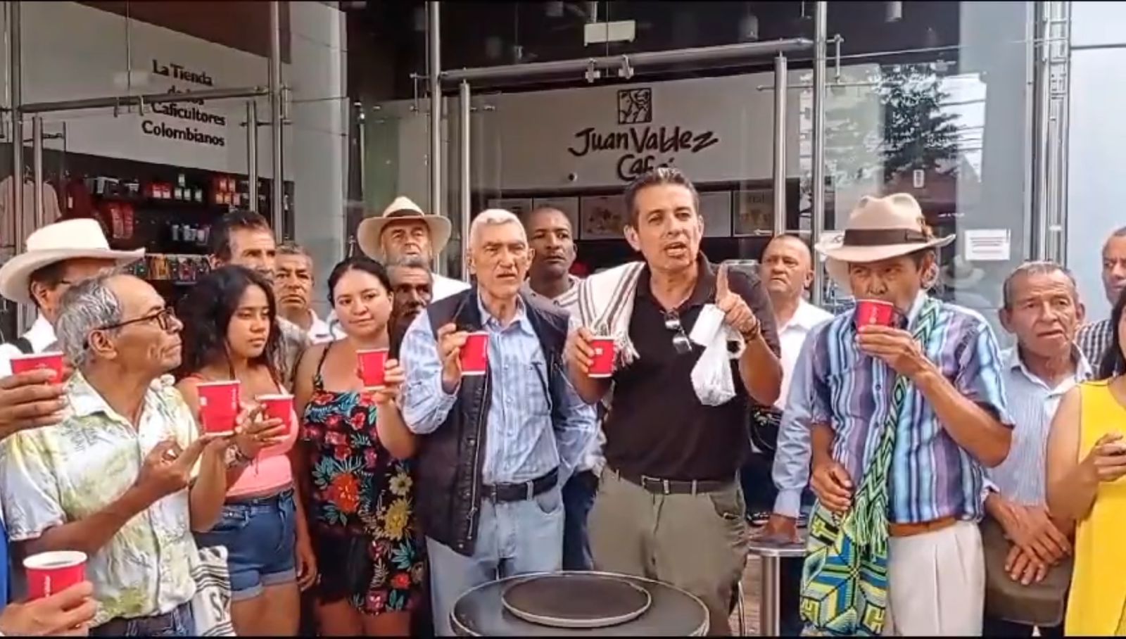 Lo que nos pagan por una libra de café es lo que cobran por un tinto: cafeteros