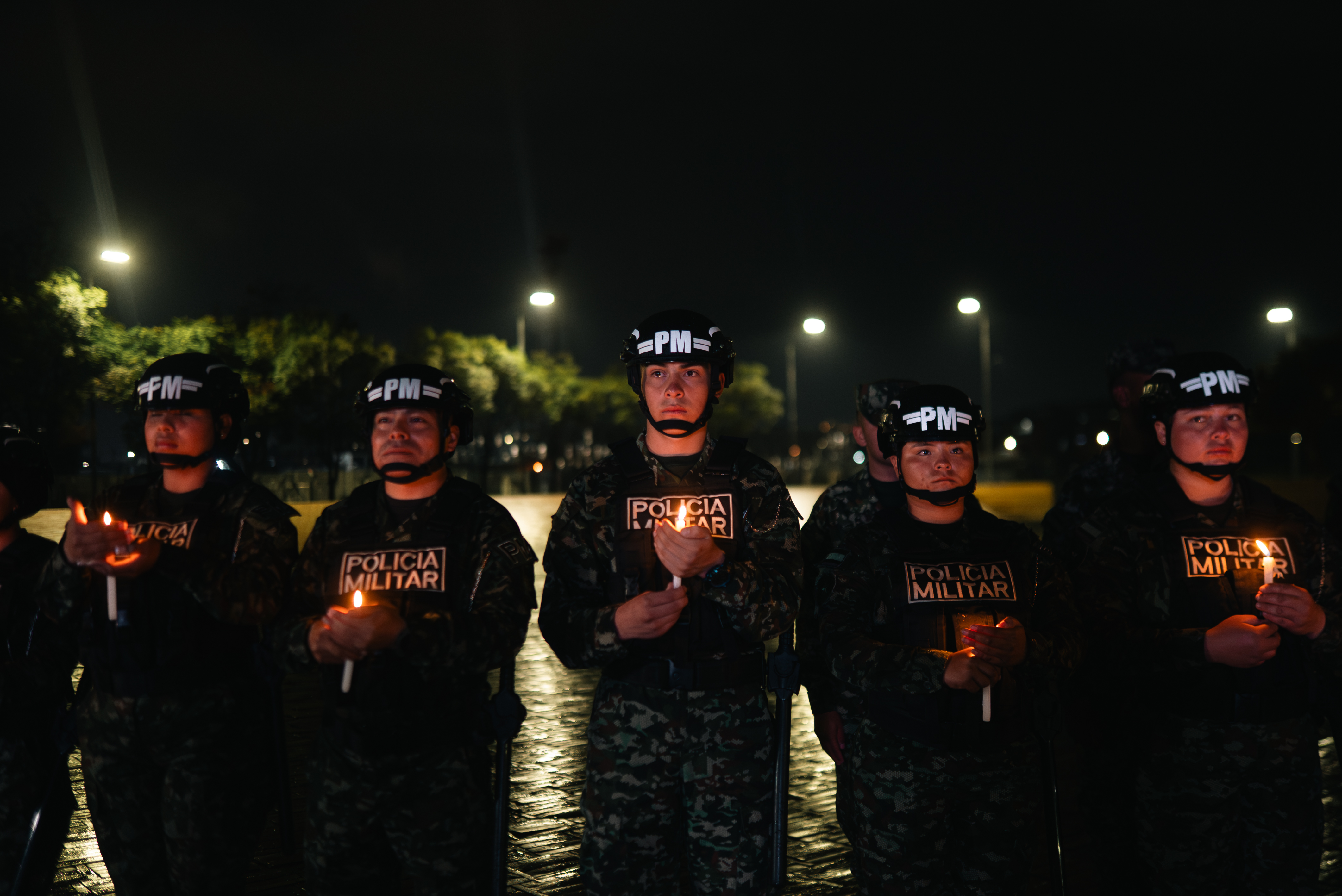 El cabo Restrepo declaró que, en el tiempo que estuvo en el Ejército, “vivimos momentos difíciles, pero afortunadamente el Señor nos libró; pero nada de esto es comparado con lo que haya podido pasar a una persona o a un pelotón. De 126, fueron 69 víctimas. Eso es demasiado. Creo que esta noticia le dio la vuelta al mundo, ya que estos aviones Hércules se dice que son uno de los más seguros del mundo”.