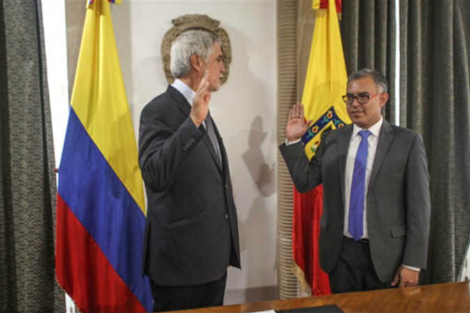 Peñalosa posesiona a Jaime Torres Melo como nuevo veedor de Bogotá