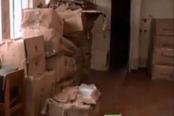 Aparece otra bodega con útiles escolares abandonados y en malas condiciones