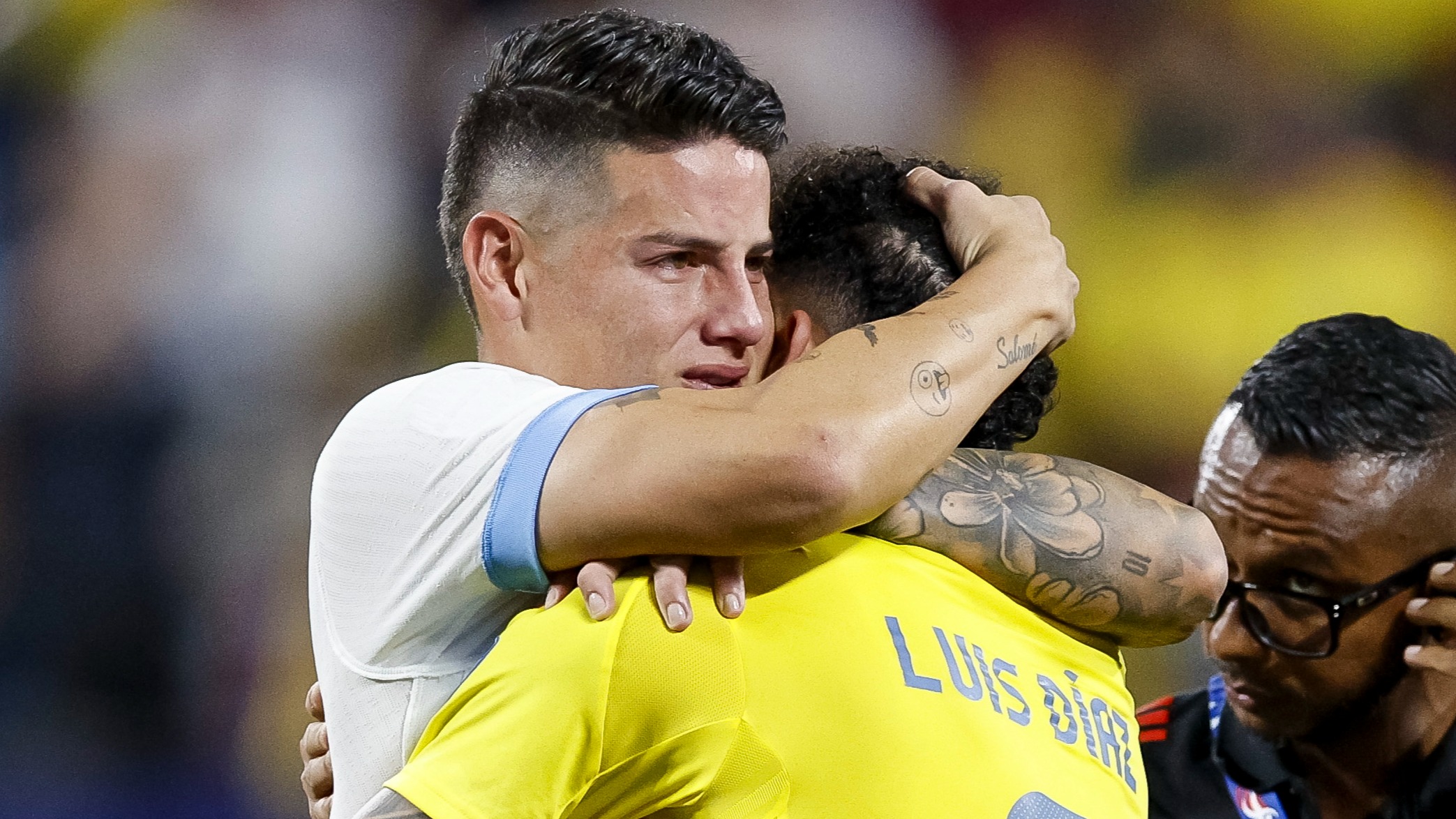 James Rodríguez y Luis Díaz celebran tras la victoria frente a Uruguay en la Copa América.