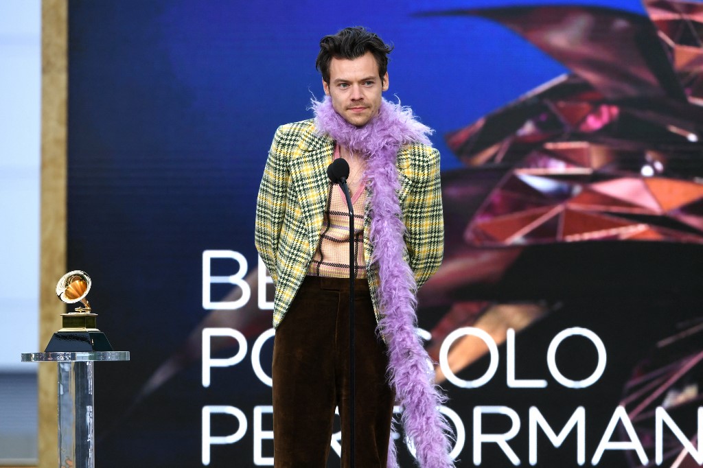 Así son y esto cuestan los productos de belleza Harry Styles para género neutro