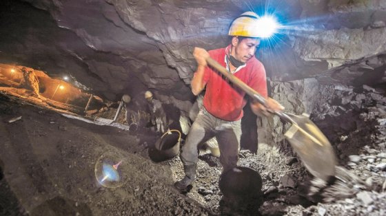 Gobernación de Antioquia legaliza práctica minera en Buritiá