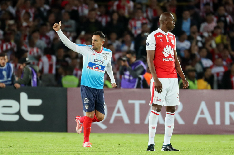 Marlon Piedrahita celebra el segundo tanto del Júnior en El Campín.  / EFE