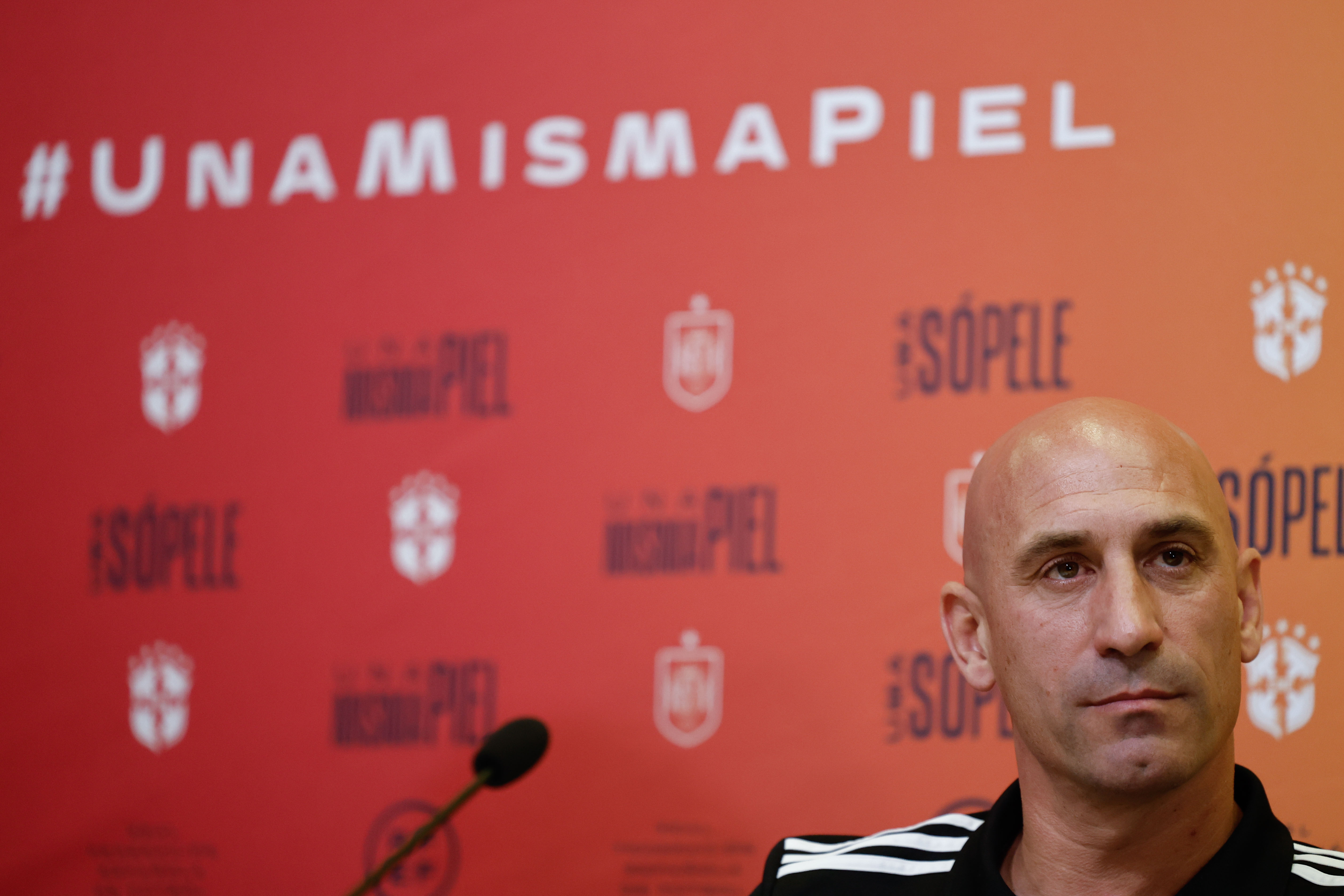 El fútbol y el Gobierno español rechazan la decisión de Luis Rubiales