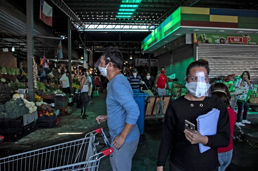 Coronavirus: mercados llenos y alquiler de helicópteros para violar cuarentena en Chile