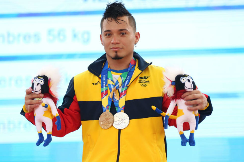 Pesista Carlos Berna rompió marca centroamericana en los 56 kg