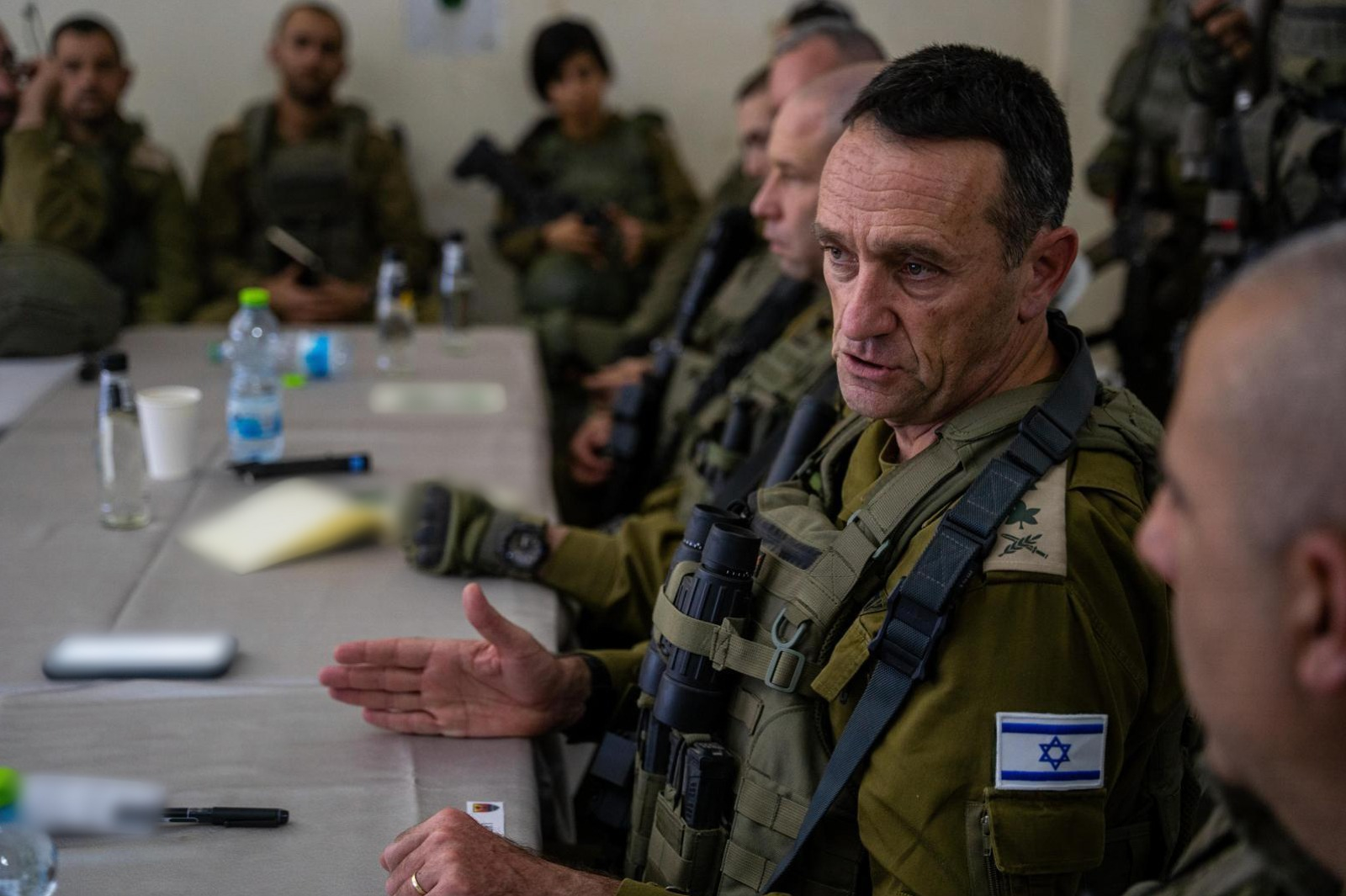 YABALIA (GAZA Y CISJORDANIA), 09/11/2024.- El jefe del Estado Mayor del Ejército de Israel, Herzi Halevi, aseguró este sábado en un discurso a las tropas en la asediada ciudad de Yabalia, en el norte de Gaza, que las tropas han matado a unos 1.000 milicianos palestinos durante su ofensiva en la zona, que se extiende más de un mes. EFE/ Ejército De Israel SÓLO USO EDITORIAL / SÓLO DISPONIBLE PARA ILUSTRAR LA NOTICIA QUE ACOMPAÑA (CRÉDITO OBLIGATORIO)