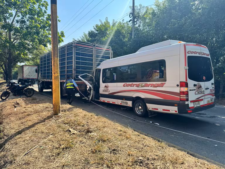 Imprudencia de motociclistas causó accidente que dejó 12 heridos en Santander