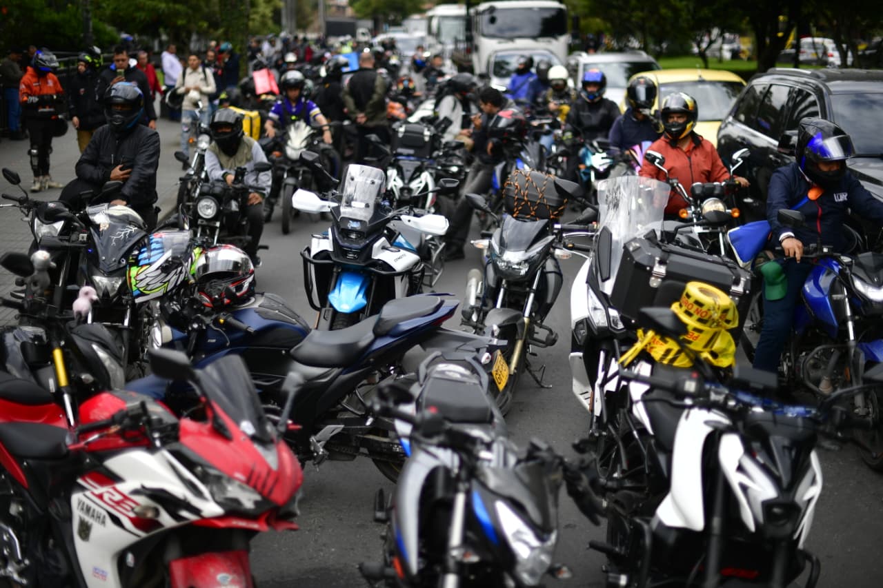 Se mantiene restricción a motociclistas durante puente de Halloween pese a protestas