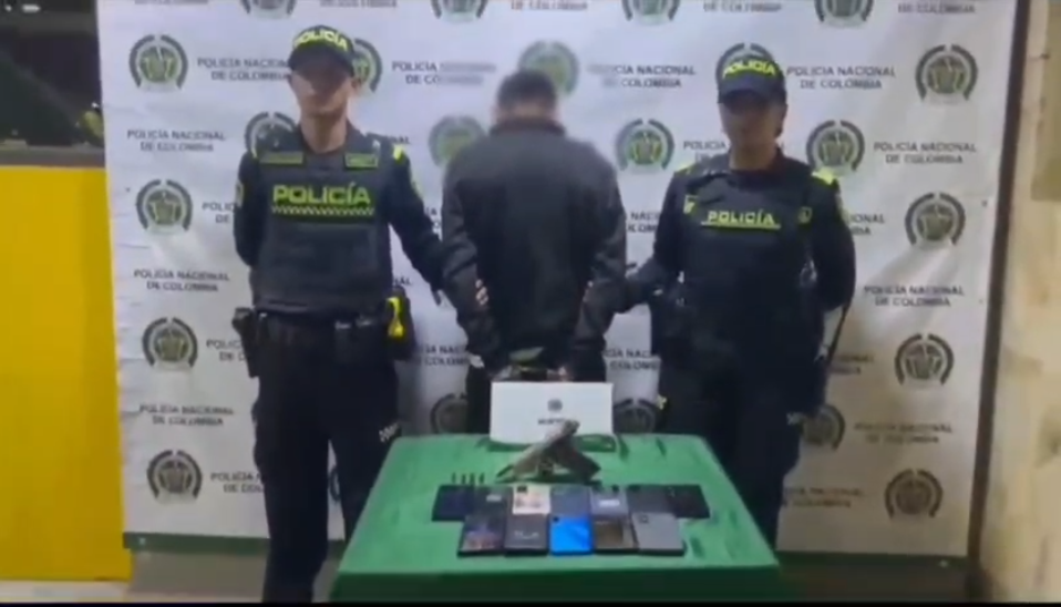 Delincuente fue capturado por robo a taxista y le hallaron una docena de celulares hurtados