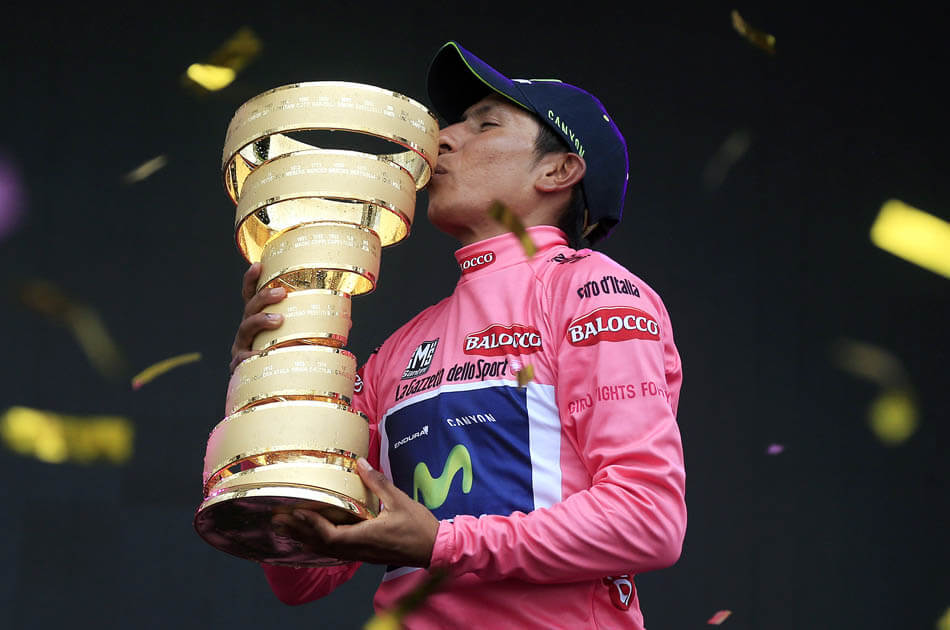 Nairo Quintana donó su Maglia Rosa para ayudar a familias necesitadas en Boyacá