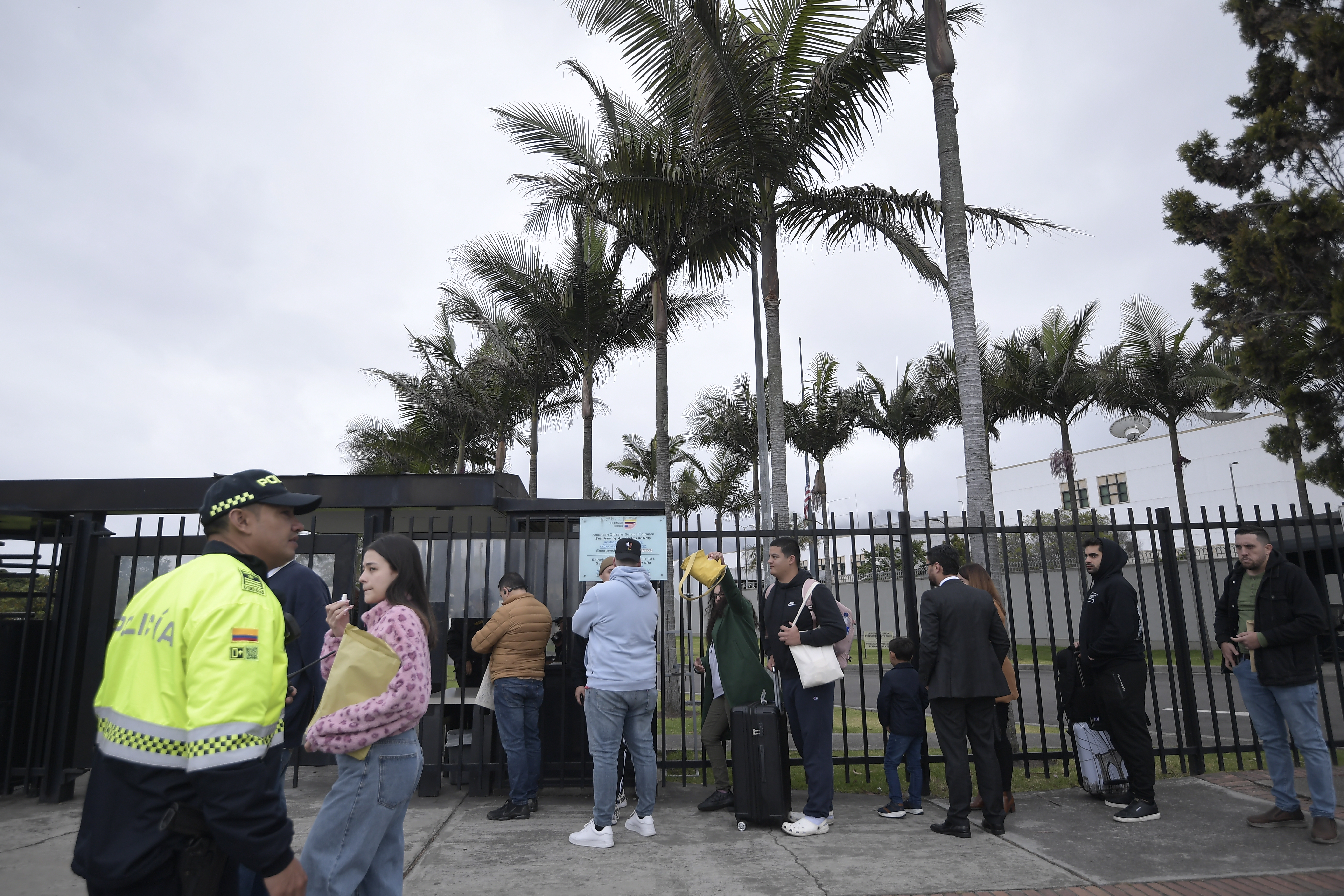 Trámite de visa a EE. UU. se reanudará este viernes en Bogotá: Cancillería