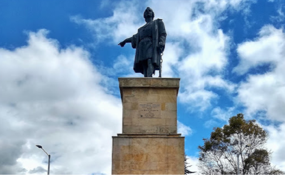 Indígenas intentaron derribar estatua de Cristóbal Colón, en Bogotá