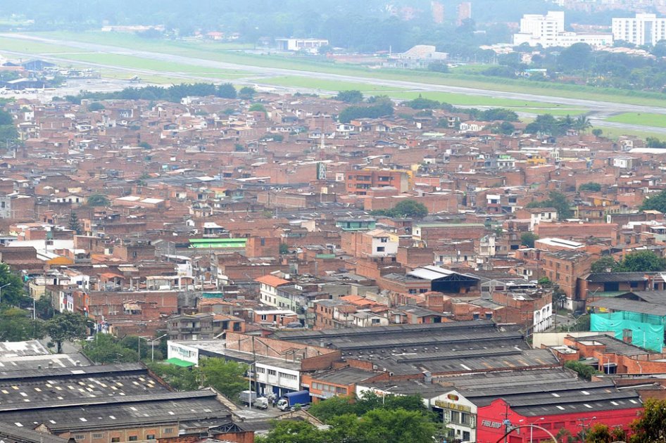 “Si Medellín quiere ser una ciudad incluyente tiene que empezar a quebrarle la espina dorsal a la inequidad”: Soledad Betancur.  / Luis  Benavides. 
