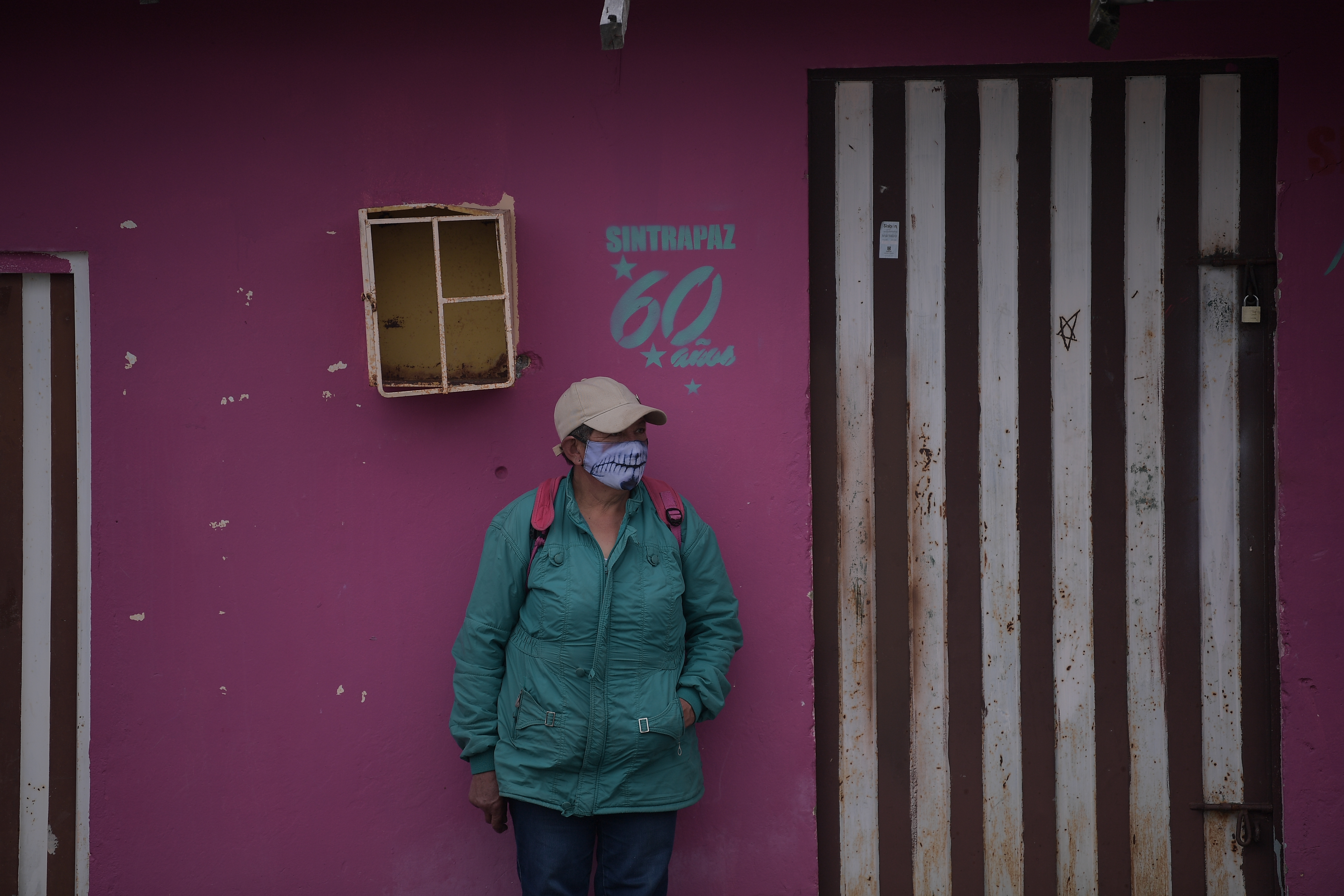 La localidad con mayor extensión en Bogotá y en la que se ubica el páramo más grande del mundo aún no reporta ningún caso de Covid-19, esto es gracias a la organización de la comunidad que con la ayuda del ejército, han establecido puntos de control donde deciden que personas pueden ingresar, siempre y cuando cumplan con las medidas de seguridad para evitar la propagación del virus.
