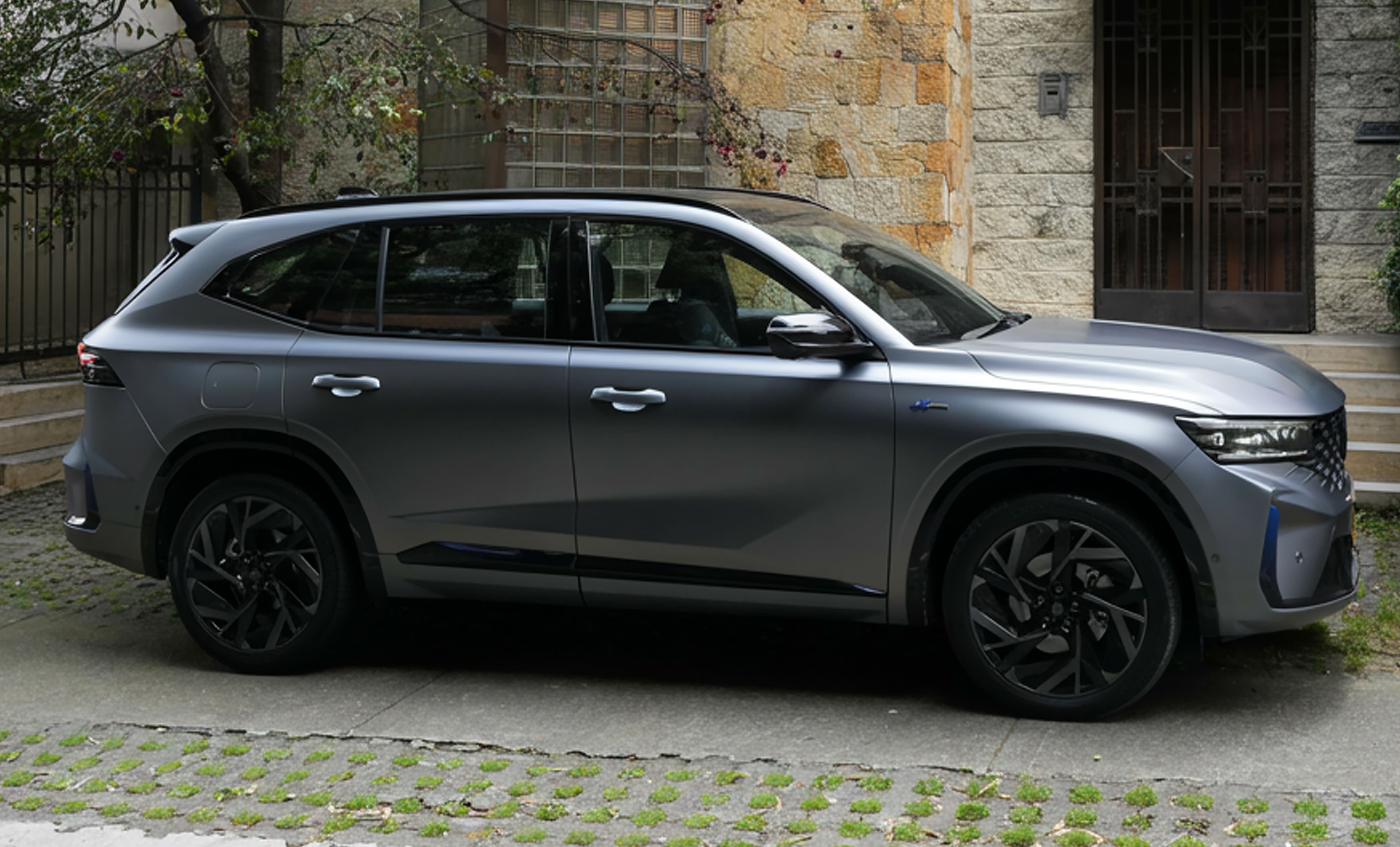 Renault Koleos regresa a Colombia: ahora híbrida total.