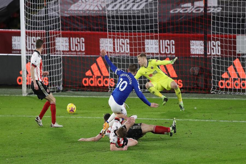 Everton venció por la mínima diferencia al Sheffield United.