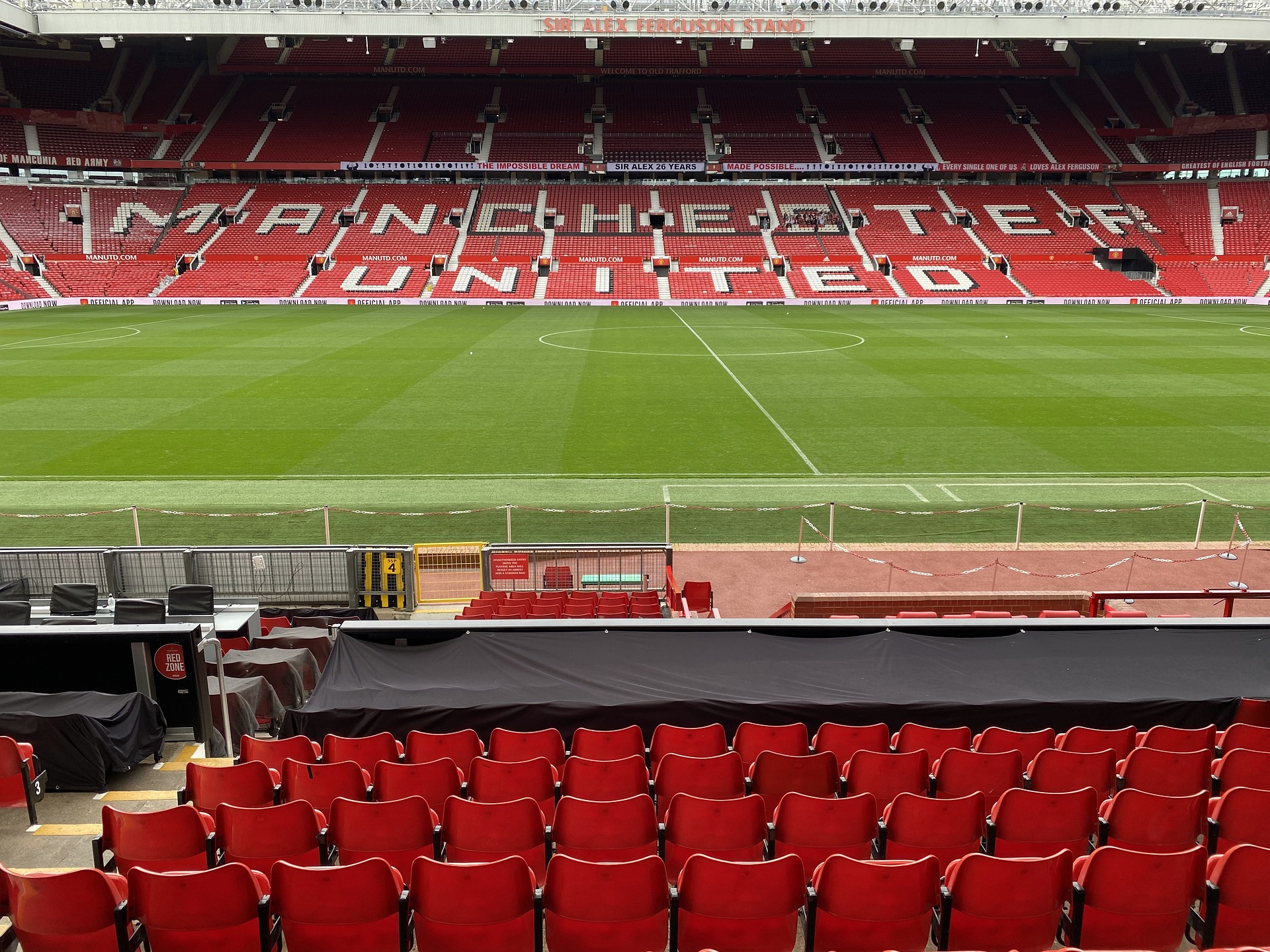 En Mánchester (Inglaterra), la sugerencia es divertirse al máximo con su inmensa oferta deportiva y turística. Para ello, sugerimos visitar los campos del Manchester United e inspirarse en la escena artística de la ciudad.