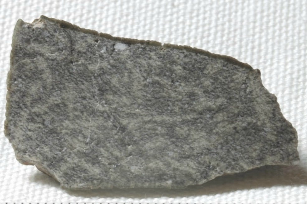 Descubren un nuevo mineral en un meteorito de la Luna
