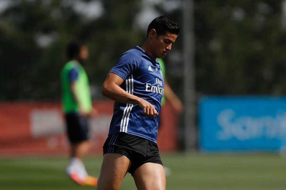 James se presentó en Valdebebas donde espera definir su futuro