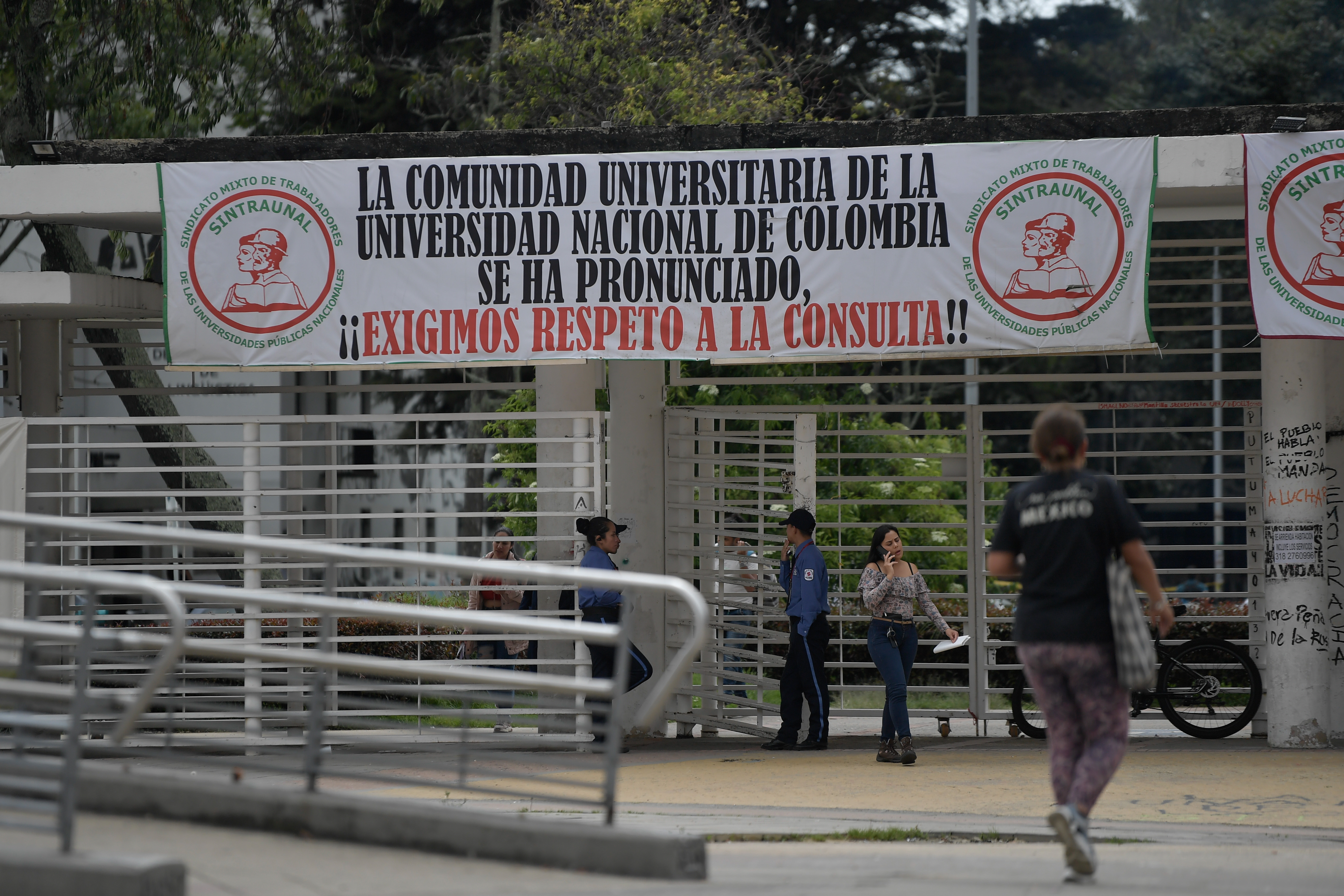 Carteles contra el Rector de la Universidad Nacional
