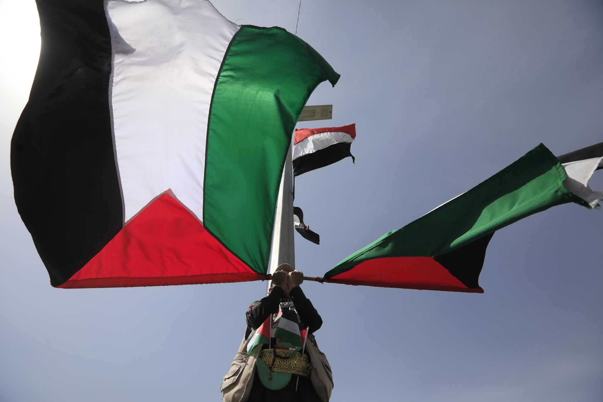 Yemen, bajo alerta tras bombardeos de Israel al aeropuerto de Saná
