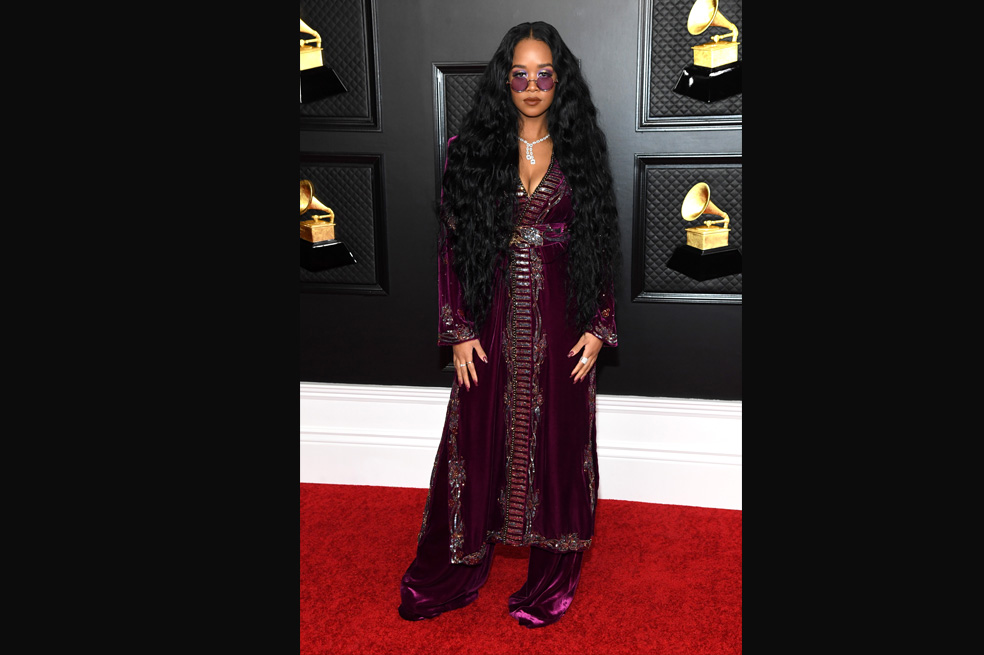 Grammy 2021: Los mejores 'looks' de la alfombra roja