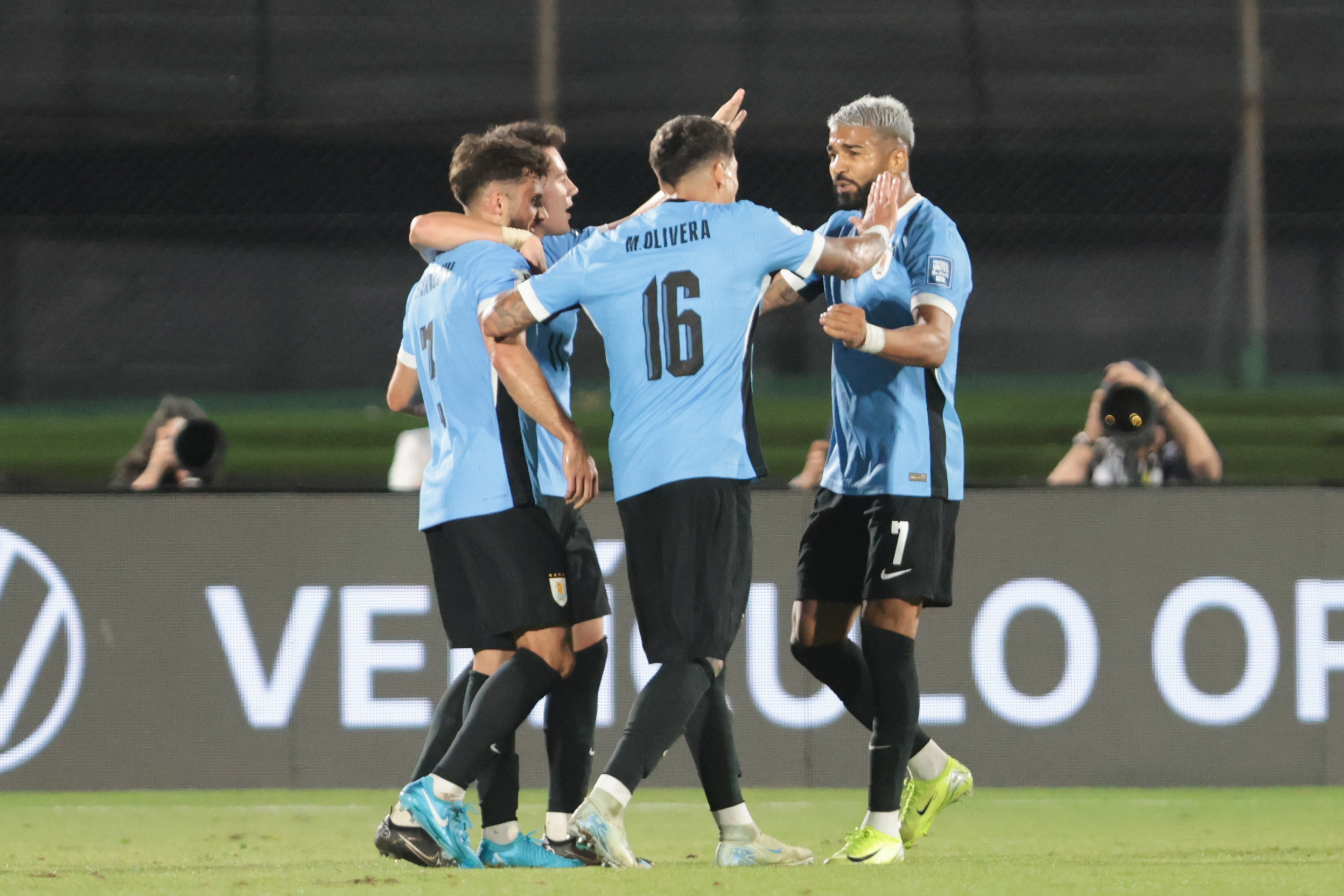 Colombia cayó contra Uruguay en un caótico y agónico partido en Montevideo