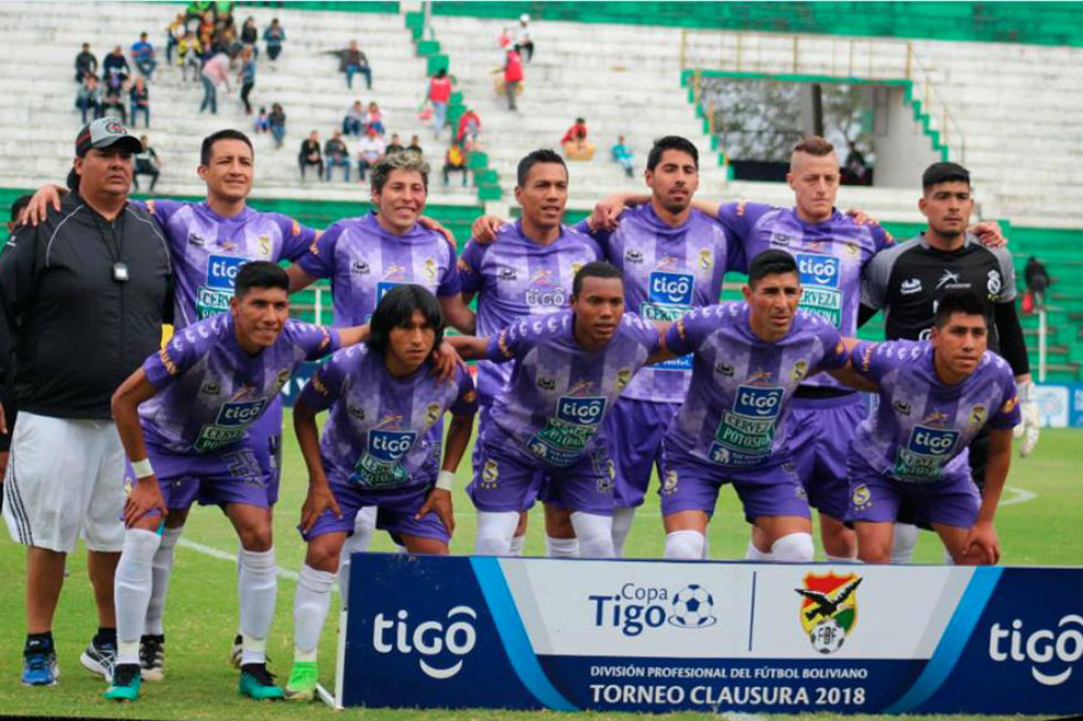 Jugadores del club boliviano Real Potosí venden sus pertenencias para sobrevivir