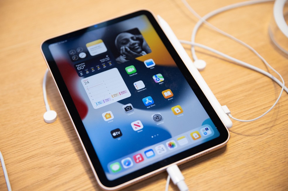 Escasez de dispositivos Apple amenaza temporada navideña