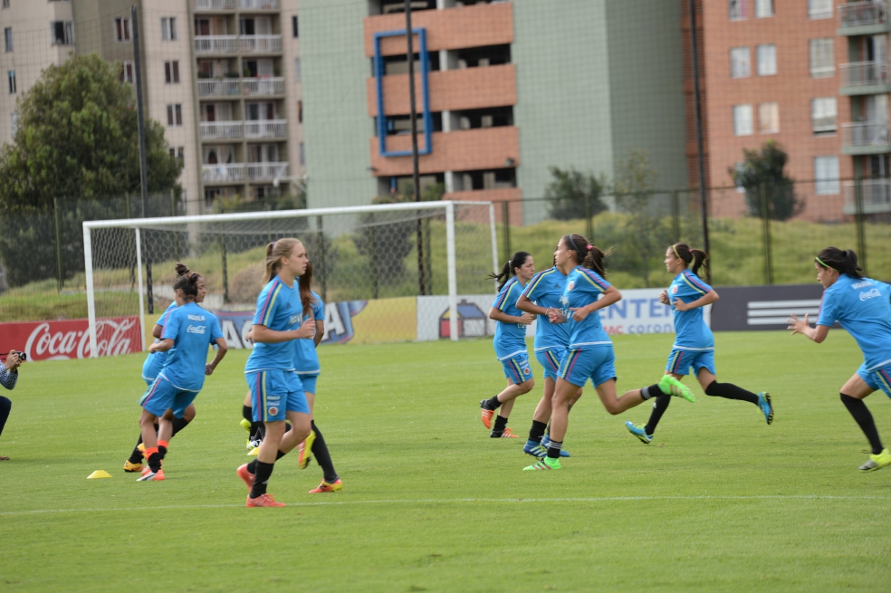 La selección femenina debuta ante Francia