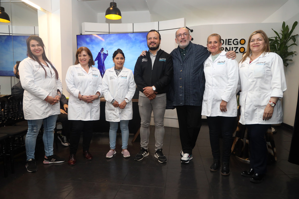 Diego Guarnizo y equipo de trabajo