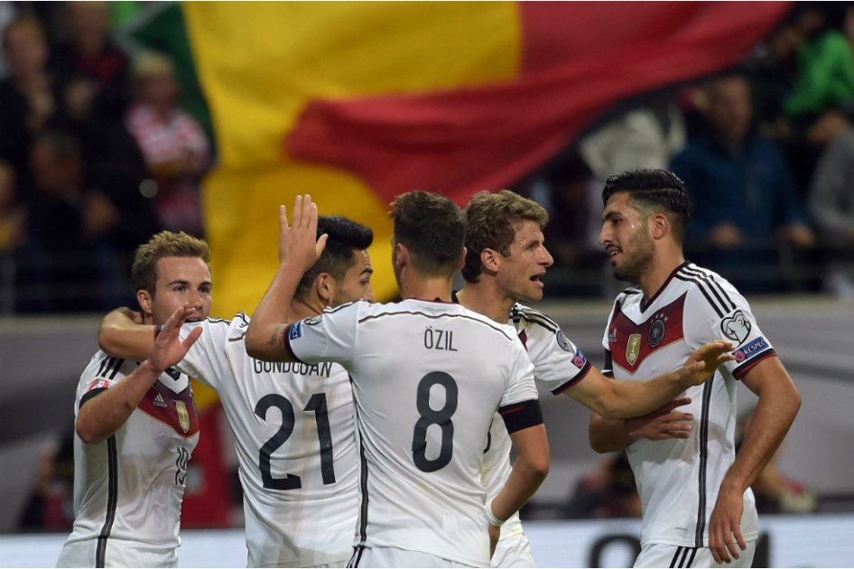 Alemania se venga de Polonia y se acerca a la Eurocopa con doblete de Gotze