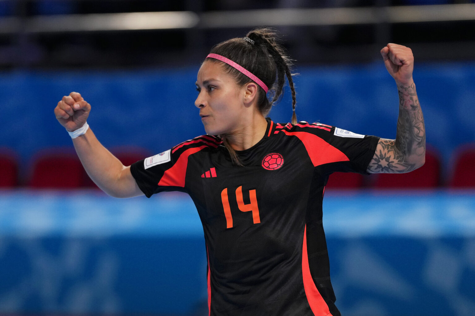 Diana Celis celebra un gol con Colombia en el Mundial Femenino de Futsal.