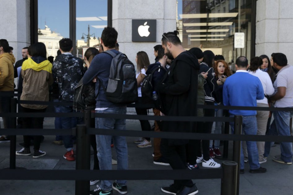 Colas y frustración en el primer día de ventas del iPhone 7