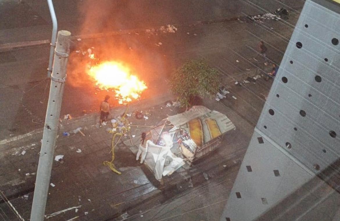 Operativo contra el contrabando terminó en graves disturbios en el centro de Cali