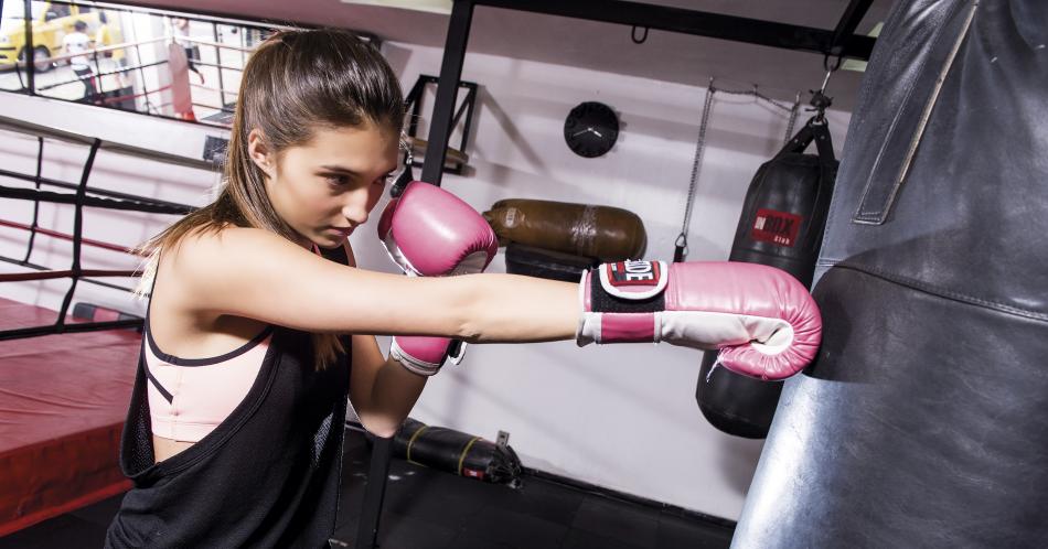 Tonifica y aumenta la fuerza con boxeo recreativo