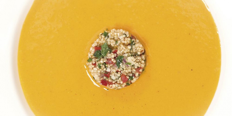 Crema de zanahoria y tomate con tabule de quinoa