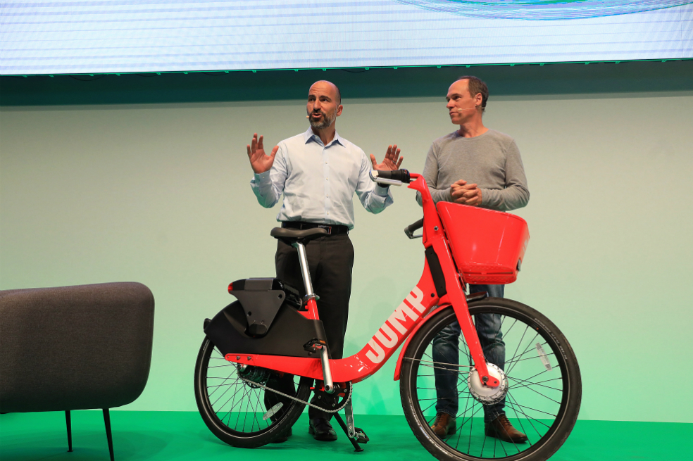 Dara Khosrowshahi, CEO de Uber, durante la introducción de Jump, el servicio de alquiler de bicicletas de la compañía. / Bloomberg