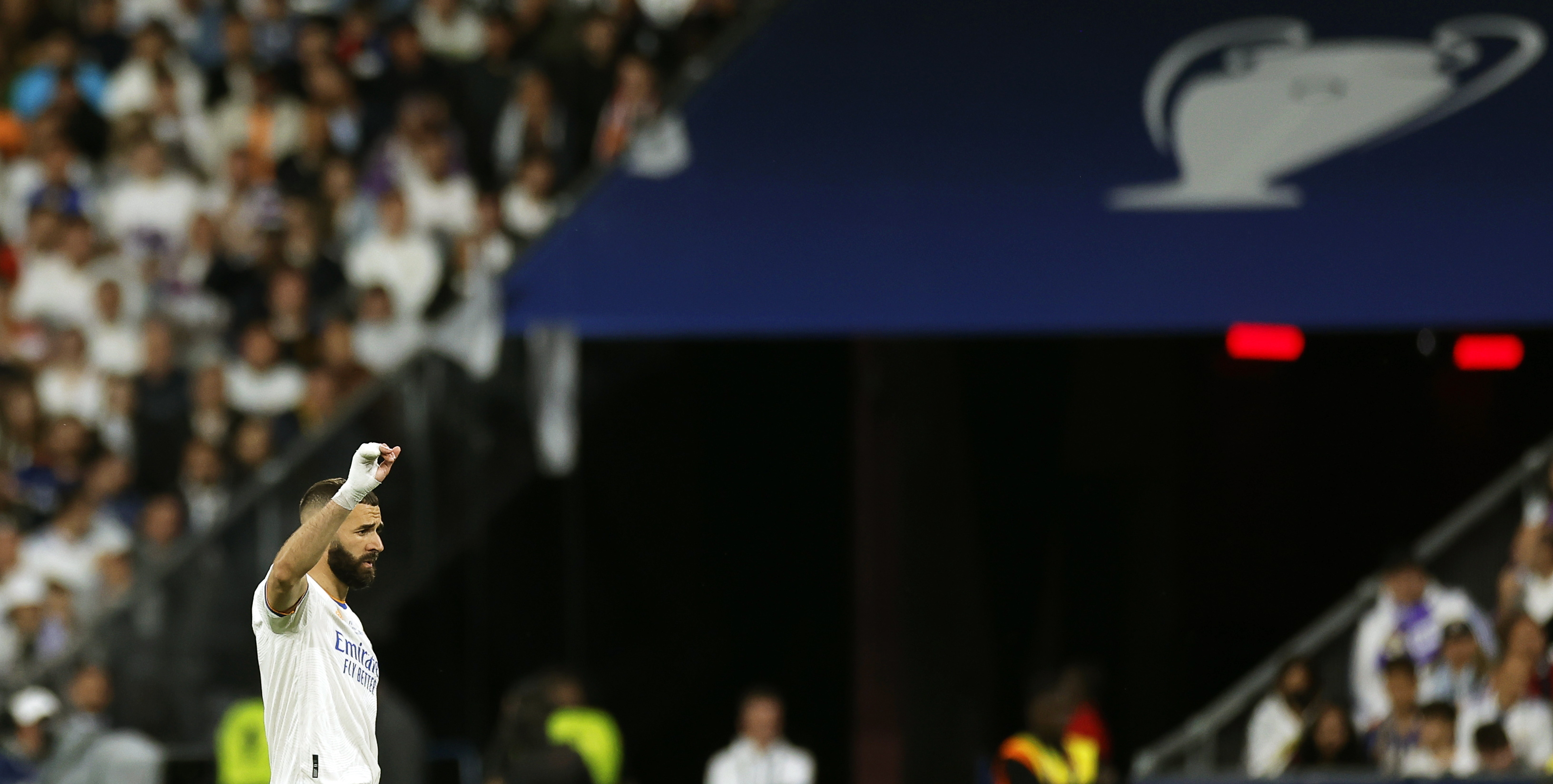 Saint-denis (France), 28/05/2022.- Karim Benzema of Real Madrid reacts during the UEFA Champions League final between Liverpool FC and Real Madrid at Stade de France in Saint-Denis, near Paris, France, 28 May 2022. (Liga de Campeones, Francia) EFE/EPA/YOAN VALAT