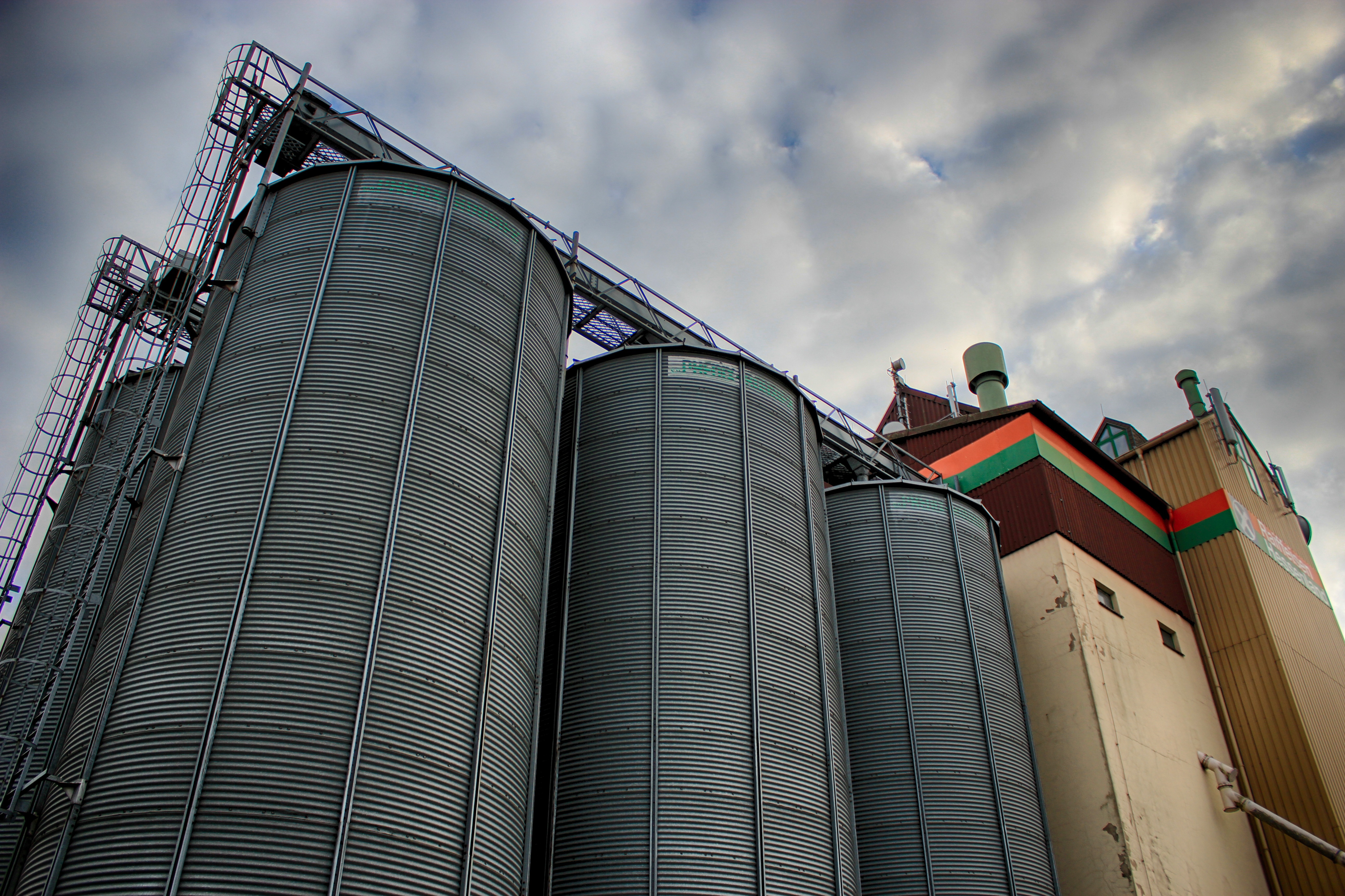Dos trabajadores murieron tras el colapso de un silo en medio de la lluvia en Tibú