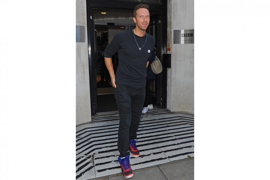 Paparazzi demanda a vocalista de Coldplay por golpearlo ‘deliberadamente’ con el carro