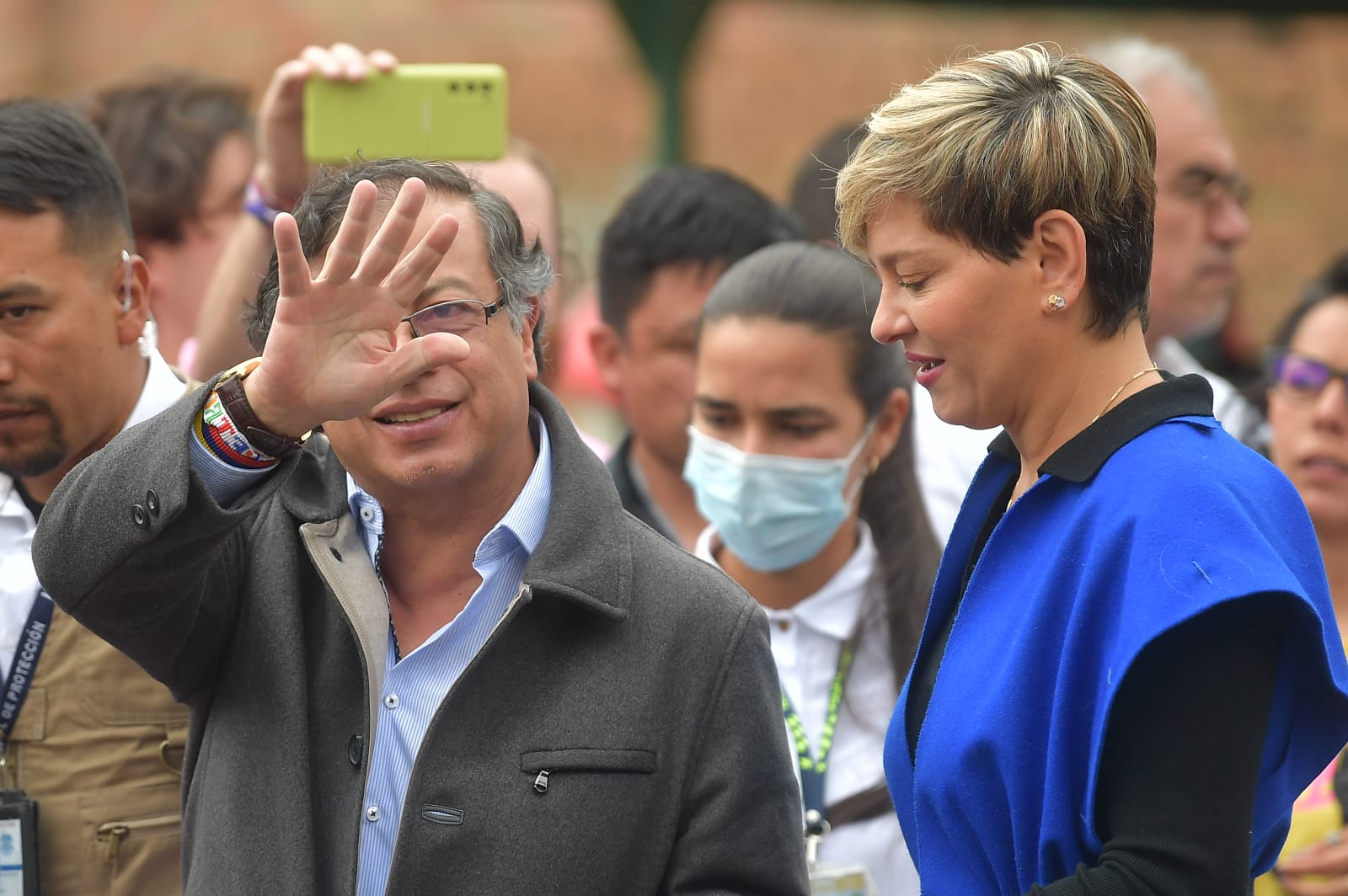 El candidato presidencial Gustavo Petro, en compañía de su esposa Verónica Alcocer.