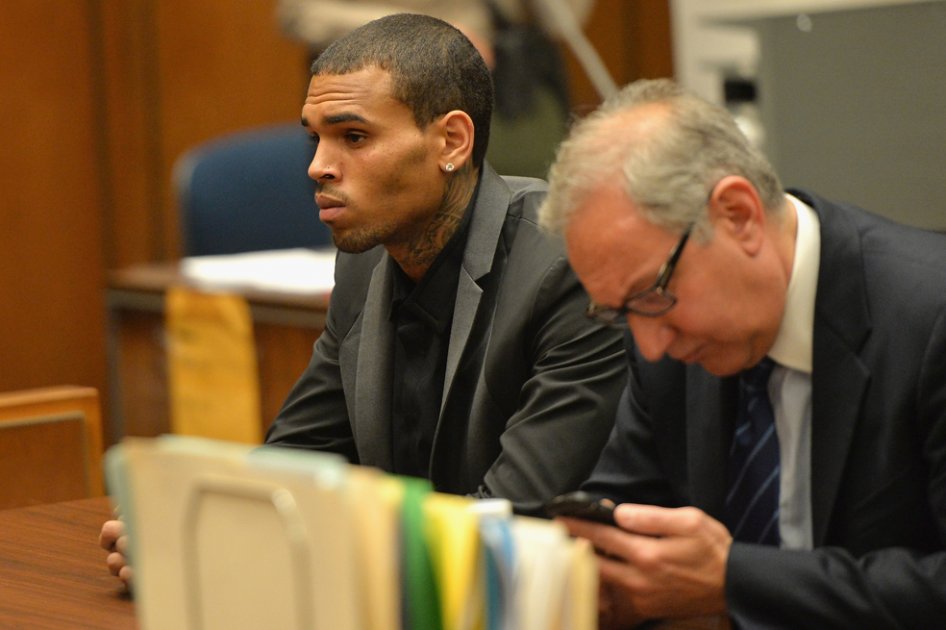 Chris Brown, a punto de perder su libertad condicional
