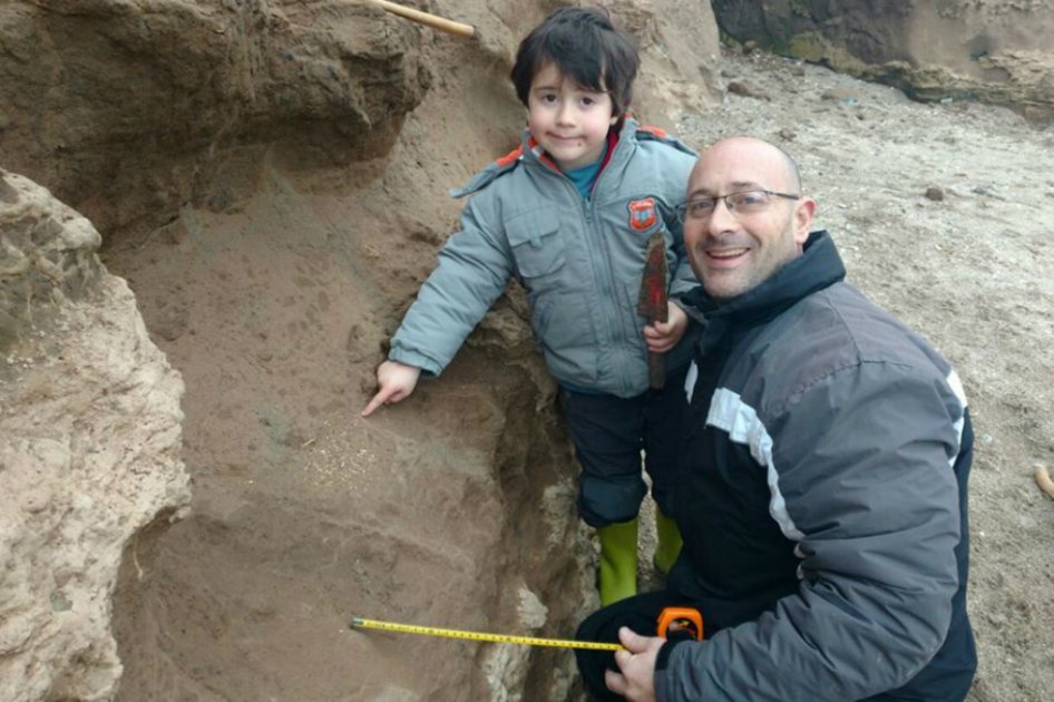 Niño encuentra en Argentina fósiles que se cree tienen 500.000 años