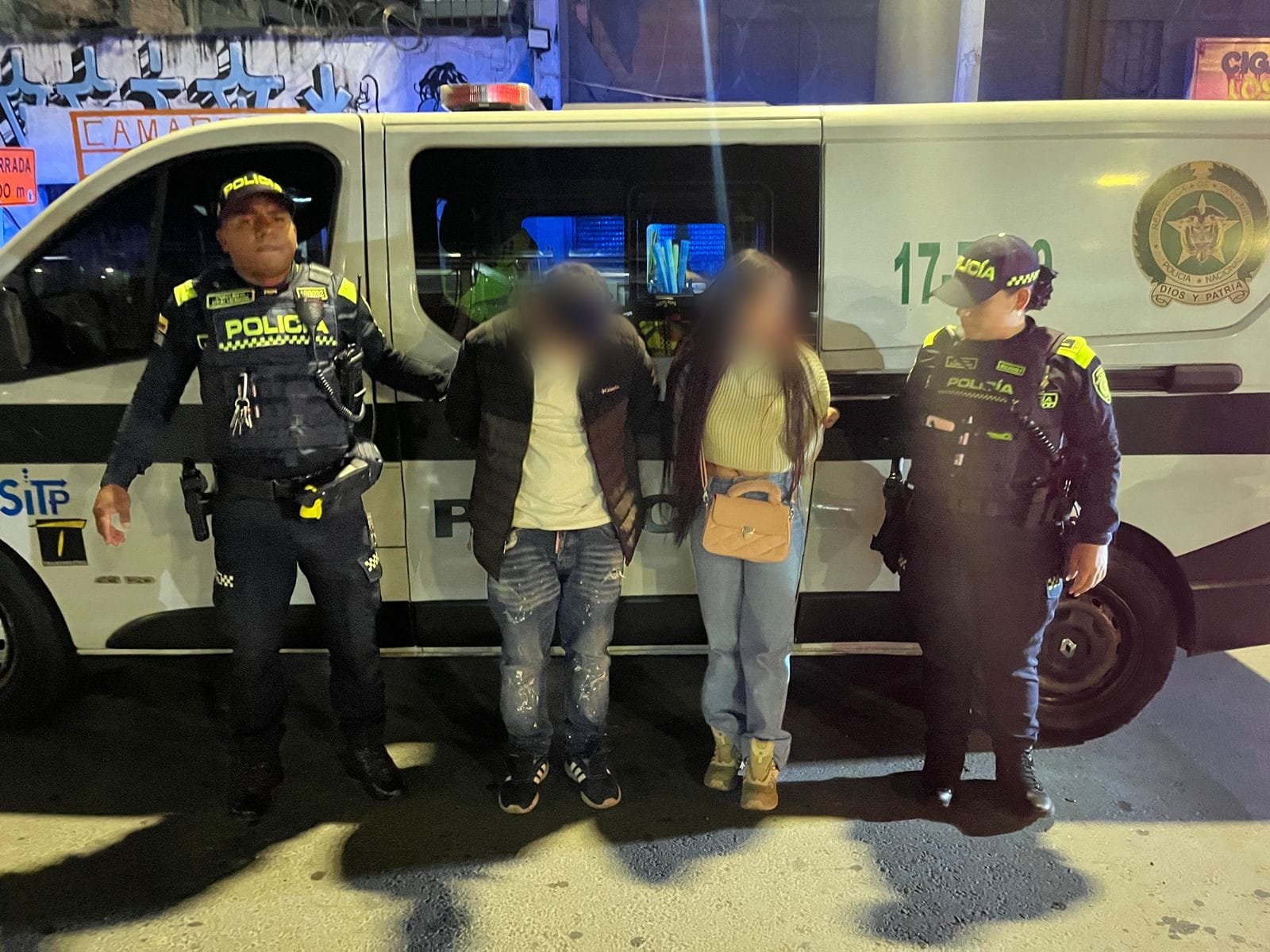 Capturan pareja en Transmilenio por hurto: ella tenía orden de captura